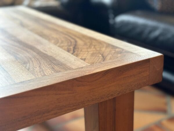 Table basse en noyer – Image 2