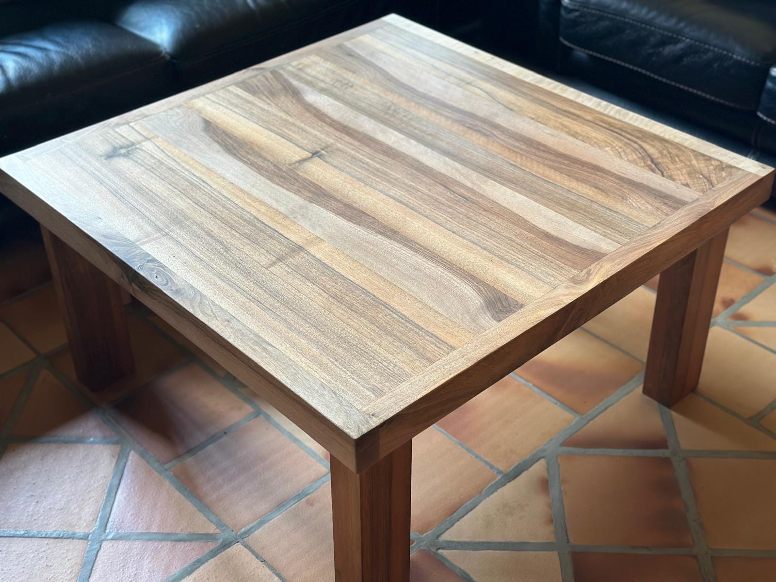 Table basse en noyer
