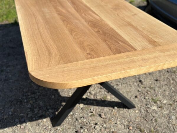 Table en chêne massif avec pieds métal noir – Image 2